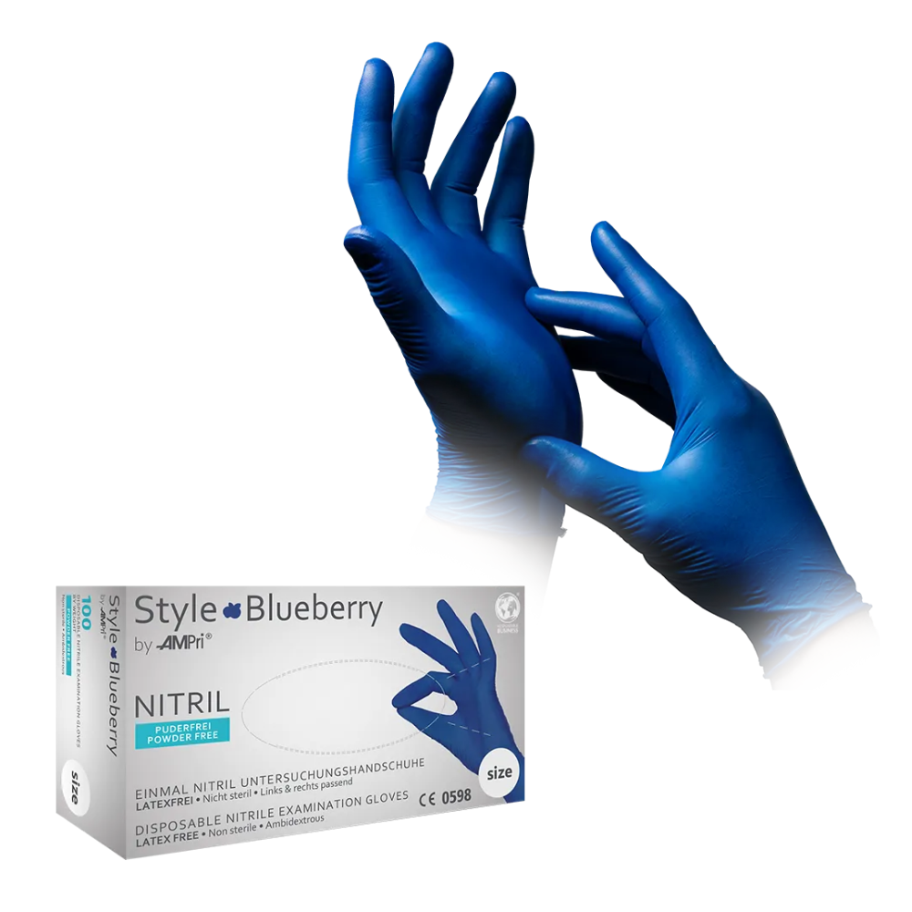 Ein Paar Hände, die blaue Nitrilhandschuhe tragen. In der unteren linken Ecke befindet sich eine Schachtel mit der Aufschrift „AMPri STYLE BLUEBERRY Nitrilhandschuhe puderfrei von MED-COMFORT, Dunkelblau“, die Einweg-Untersuchungshandschuhe aus Nitril enthält. Die Schachtel ist weiß mit blauen und grünen Akzenten und wird von der AMPri Handelsgesellschaft mbH hergestellt.