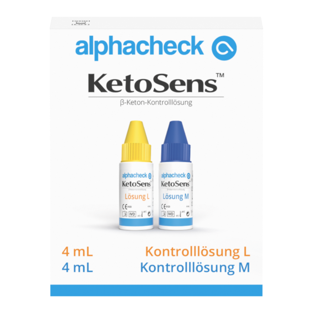 Ein Produktbild von Alphacheck KetoSens β-Keton-Kontrolllösung L+M | Packung (2 Fläschchen) von Berger Med GmbH für Keto-Messgeräte. Das Bild zeigt eine weiße Schachtel mit blauem und gelbem Text. In der Schachtel befinden sich zwei kleine Flaschen mit farbigen Verschlüssen, eine gelbe (Lösung L) und eine blaue (Kontrolllösung M). Das Volumen ist mit 4 mL angegeben.