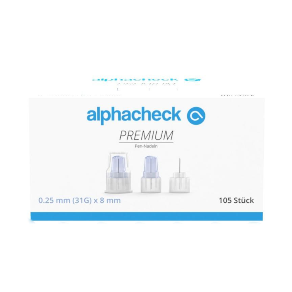 Das Bild zeigt eine Schachtel Alphacheck PREMIUM Pen-Nadeln, verschiedene Größen von Berger Med GmbH, die für minimale Schmerzen bei Insulingabe entwickelt wurden. Auf der Verpackung ist angegeben, dass die Nadeln 0,25 mm (31G) x 8 mm groß sind und die Schachtel 105 Stück enthält. Auf der Schachtel sind drei Pen-Nadeln abgebildet.