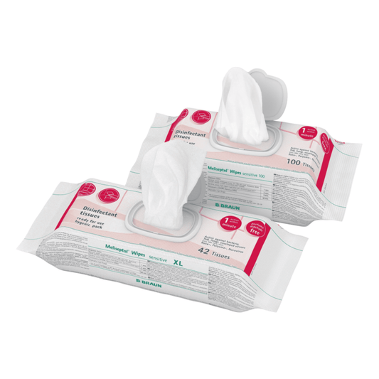 Ausgestellt sind zwei Packungen B. Braun Meliseptol® Wipes sensitive Desinfektionstücher - 100 Stück | Packung (100 Tücher) der B. Braun Melsungen AG. Eine Packung enthält 100 Tücher mit der Aufschrift „B. Braun Meliseptol Wipes sensitive“, ideal für empfindliche Flächen. Die andere mit 42 Tüchern trägt die Aufschrift „Meliseptol Wipes sensitive XL“. Beide Packungen sind teilweise geöffnet, aus jeder Packung ist ein Tuch herausgezogen.