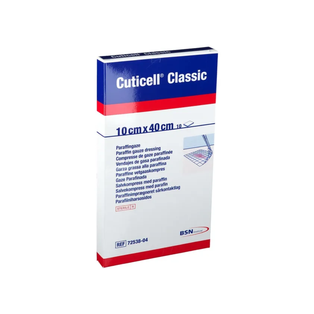 Eine Schachtel BSN Cuticell® Classic sterile Salbenkompresse mit Paraffin. Die überwiegend weiße Schachtel mit blauen und roten Akzenten weist die Produktabmessungen 10 cm x 40 cm (10) auf. Der Herstellername BSN medical GmbH (essity) ist deutlich am unteren Rand zu sehen. Ideal für exsudierende Wunden.