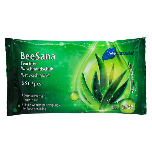 Eine Packung BeeSana Feuchte Waschhandschuhe mit AloeVera von Meditrade GmbH mit der Aufschrift „Feuchte Waschhandschuhe“ auf Deutsch und Englisch weist ein leuchtend grünes Design mit Wassertropfen- und Blättermotiven auf und enthält 8 Handschuhe.