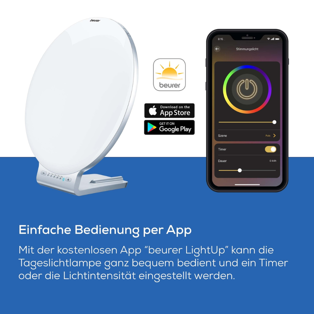 Das Bild zeigt eine Beurer Tageslichtlampe TL 100 mit LED-Technologie neben einem Smartphone, auf dem die Beurer LightUp-App-Oberfläche angezeigt wird. Die Logos von Apple und Google Play Store sind sichtbar. Der Text darunter lautet: „Einfache Bedienung per App“ und beschreibt die Funktionen der App zur Lampensteuerung.