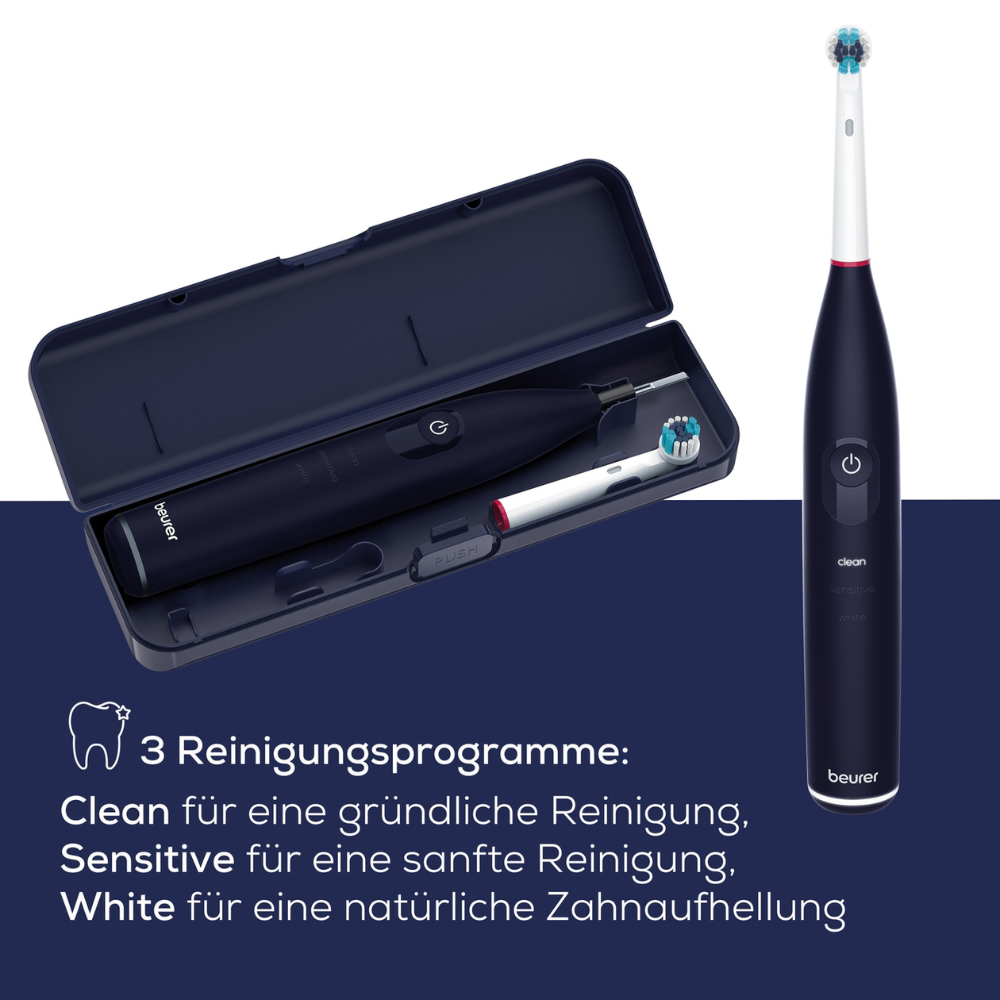 Das Bild zeigt eine Beurer TB 50 Elektrische Zahnbürste und die dazugehörige Hülle. Ein deutscher Text erklärt die drei Reinigungsmodi: Clean für gründliche Reinigung, Sentitive für sanfte Reinigung und White für natürliches Aufhellen. Der Markenname „Beurer GmbH“ ist sichtbar, zusammen mit einem dazugehörigen Akkudeckel.