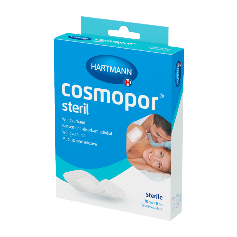 Ein Produktbild einer Paul Hartmann AG Hartmann Cosmopor® Steril Wundverband - 5 Stück Verbandbox. Die Verpackung ist blau und weiß und zeigt ein Foto einer Frau, die einem Mann einen Verband anlegt.