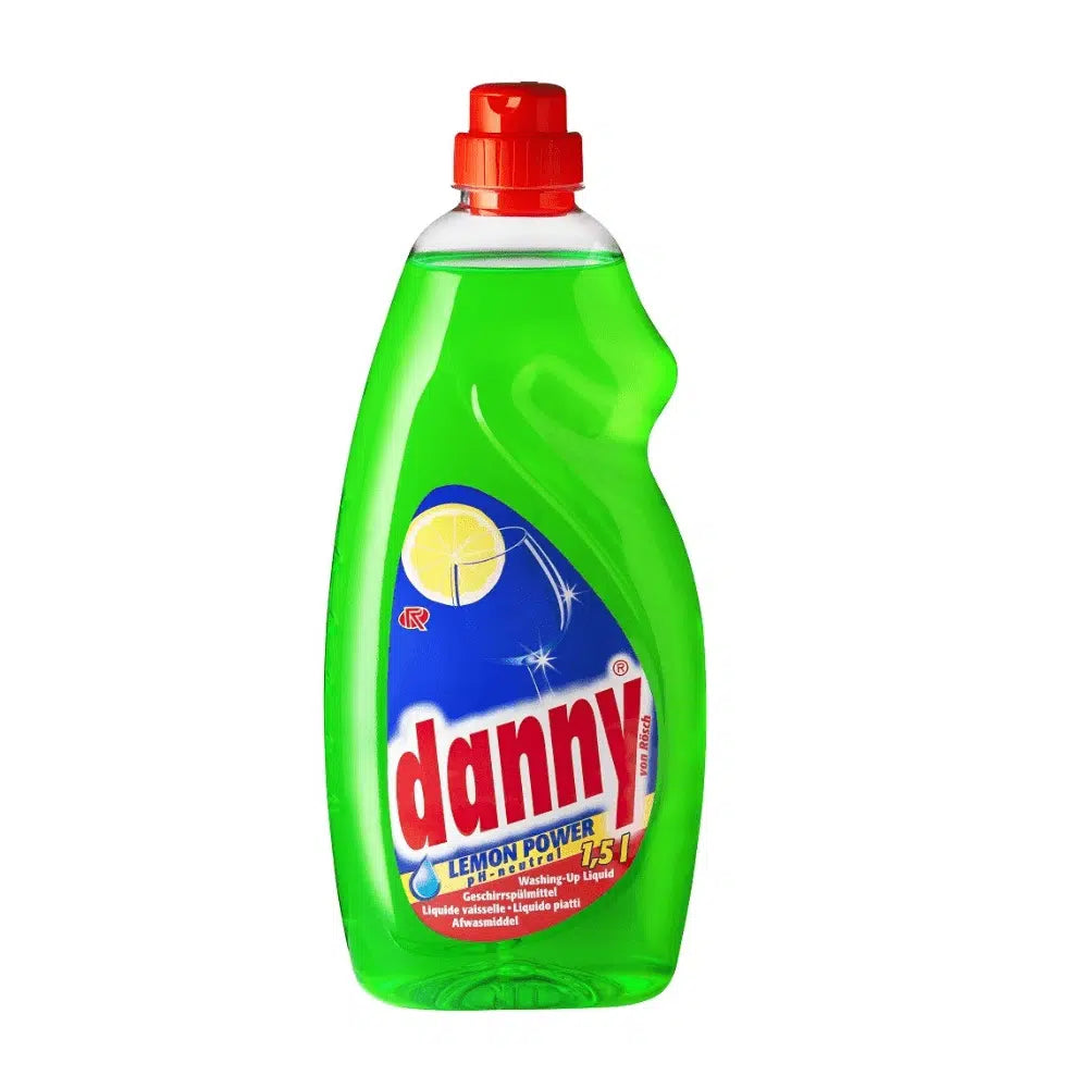 Eine 1,5-Liter-Flasche Rösch Danny Lemon Power Geschirrspülmittel mit rotem Verschluss. Die grüne Flasche hat ein blaues Etikett mit einer Zitronenscheibe und dem fettgedruckten Text „Danny Lemon Power“ in Weiß und Rot, der erfrischenden Zitronenduft verspricht.