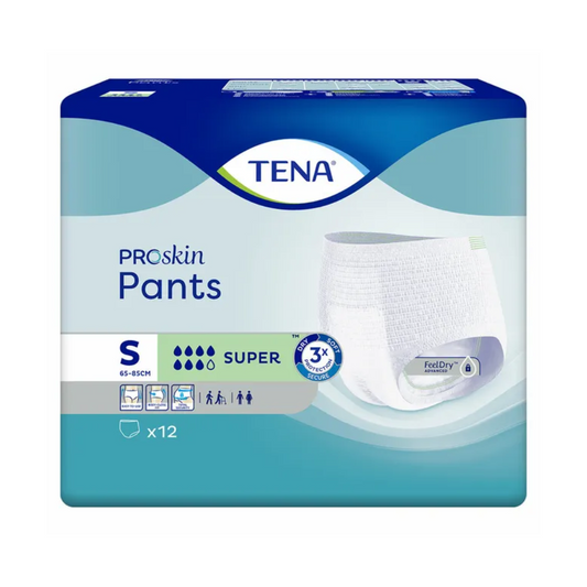 Eine Packung TENA Proskin Pants Super Inkontinenzpants in Größe Small, ideal zur Behandlung von Blasenschwäche. Die blau-weiße Packung mit grünen Akzenten der Marke TENA (Essity Deutschland GmbH) enthält 12 Inkontinenzpants. Zu den Merkmalen gehören „Super“-Saugfähigkeit, „FeelDry Advanced“ und ein Taillenumfang von 65-85 cm.