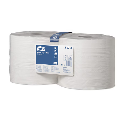 Eine Verpackung von Tork 129262 Standard-Papierwischtücher Universal W1 W2 2-lagig 23,5 cm breit | Karton (2 Rollen), die zwei Rollen weißes 2-lagiges Toilettenpapier zeigt. Das blaue Etikett auf der Verpackung zeigt den Markennamen, den Produkttyp und die Spezifikationen.