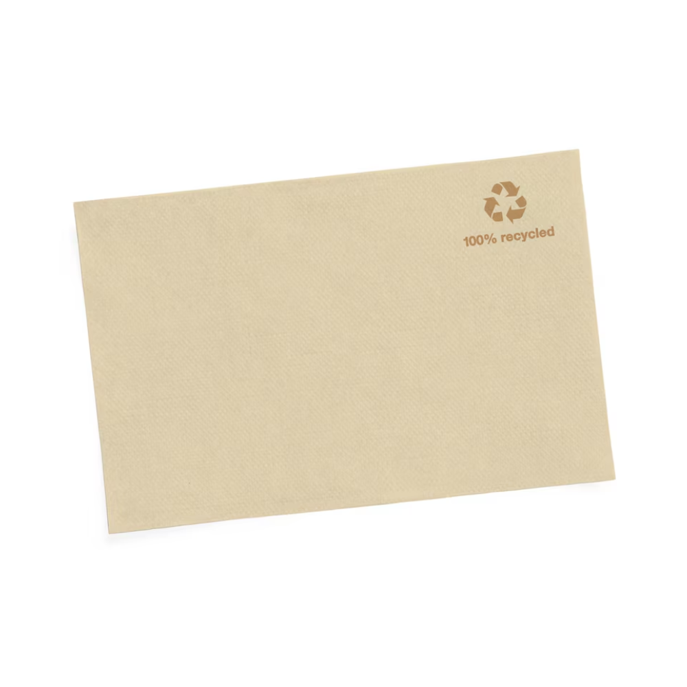 Eine Tork Xpressnap® 13840 Spenderserviette Natur mit Umweltsymbol Advanced N4 1-lagig | Karton (8 Packungen) mit einem „100 % recycelten“ Symbol und aufgedrucktem Text. Die Serviette aus 100 % recycelten Fasern hat eine glatte, schlichte Oberfläche und ist rechteckig geformt.